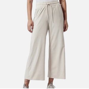 Athleta Avenue Cream Cropped Ankle Pants, sz 10